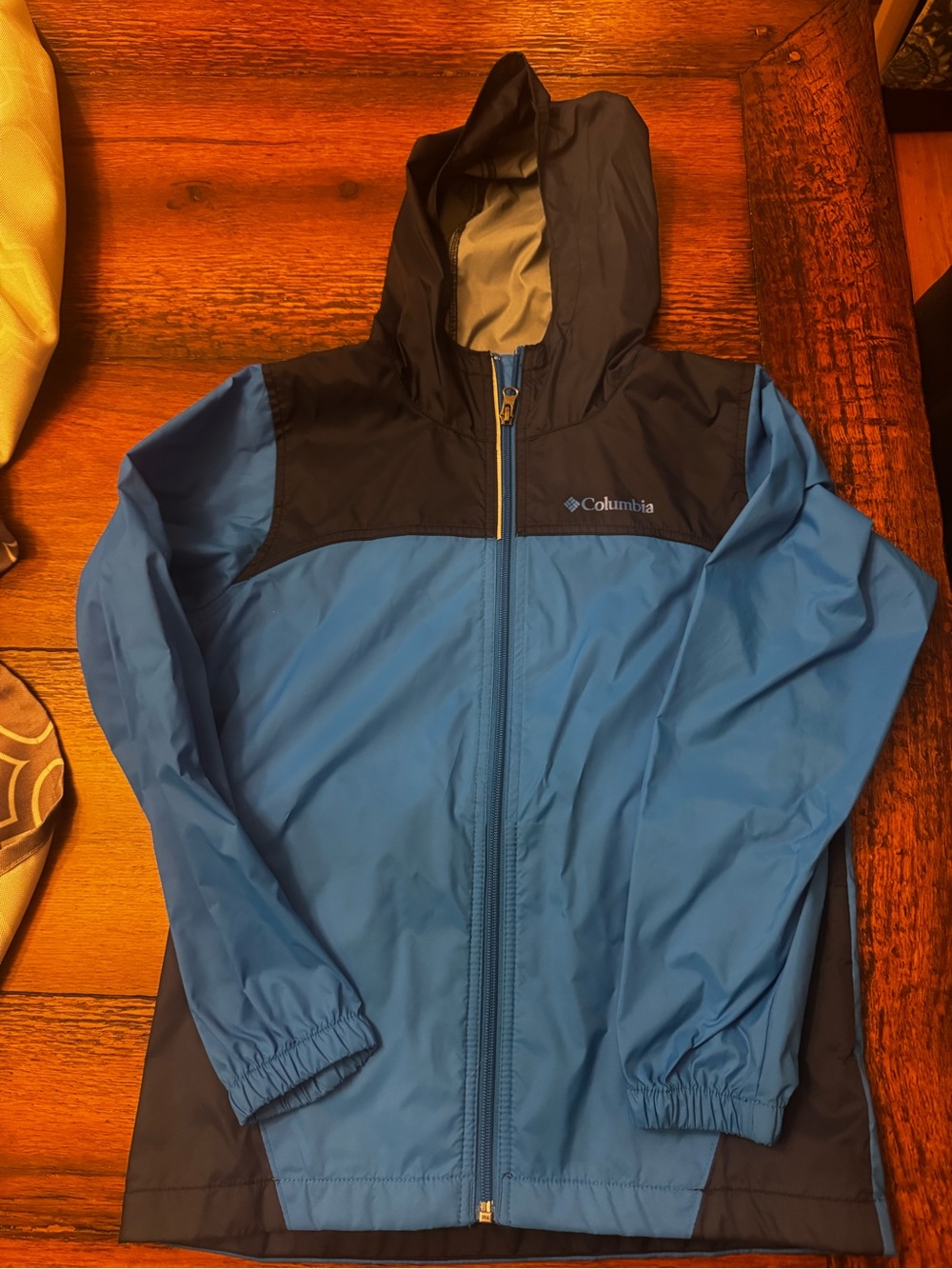 Columbia Blue and Navy Hooded Kids Windbreaker/Raincoat Med 10/12 like new